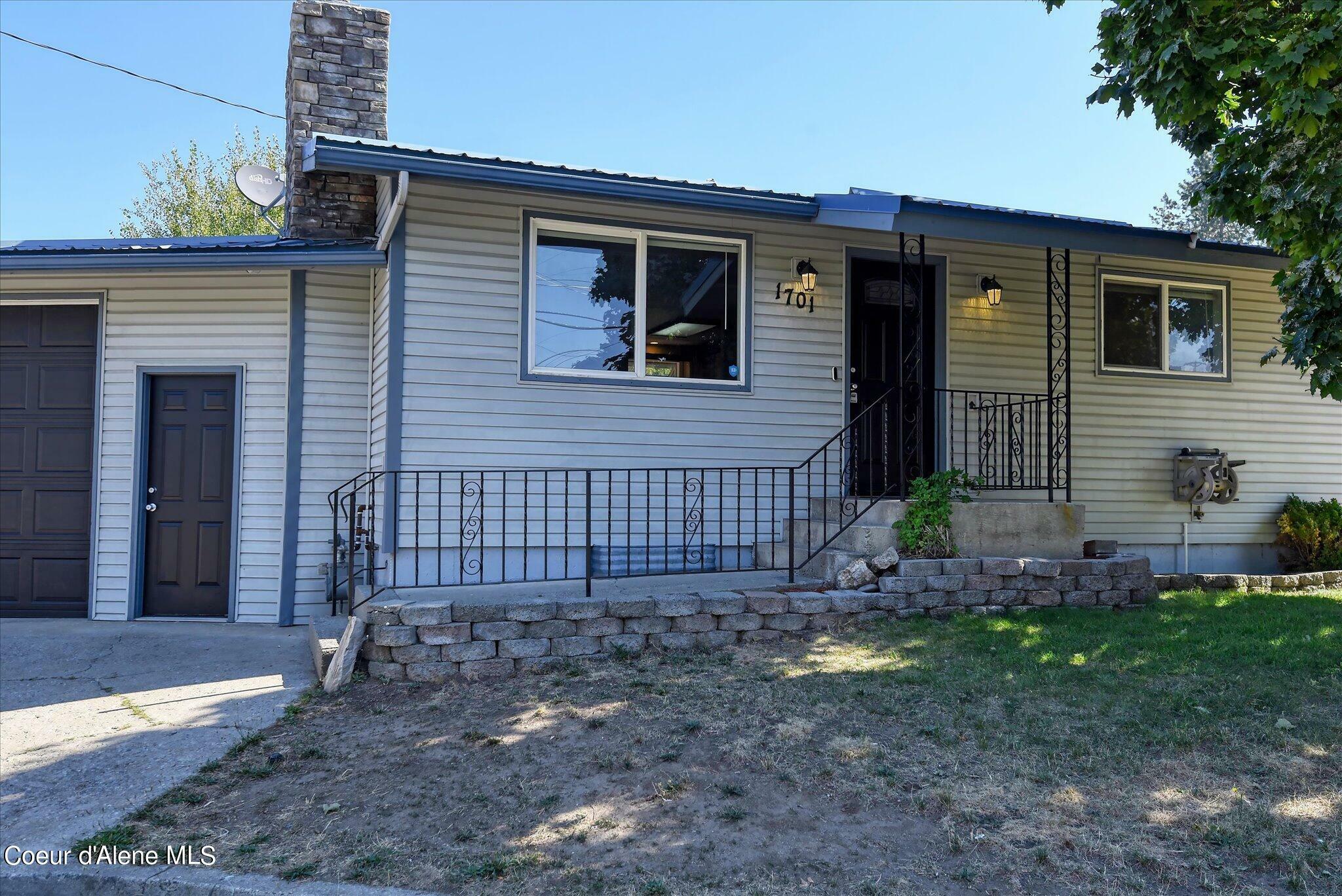 Property Photo:  1701 E Haycraft Ave  ID 83815 