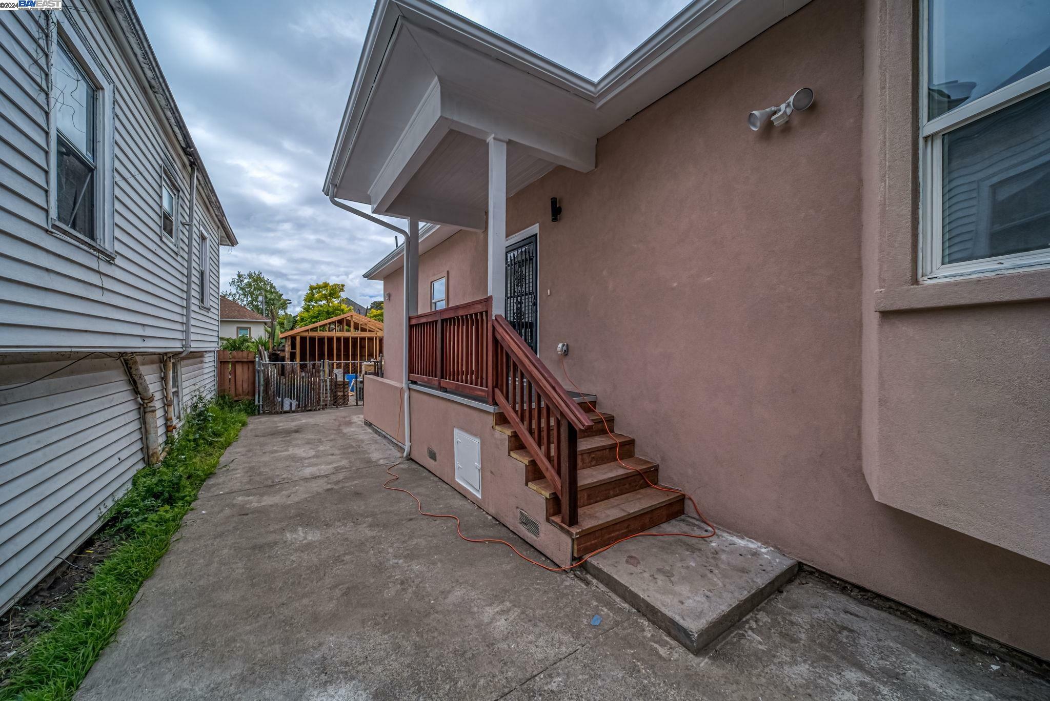 Property Photo:  3035 Logan St  CA 94601 