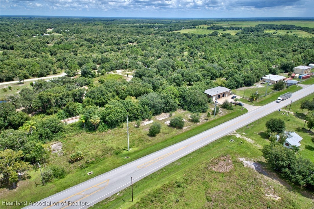 Property Photo: 1832 US-98 Highway FL 33857