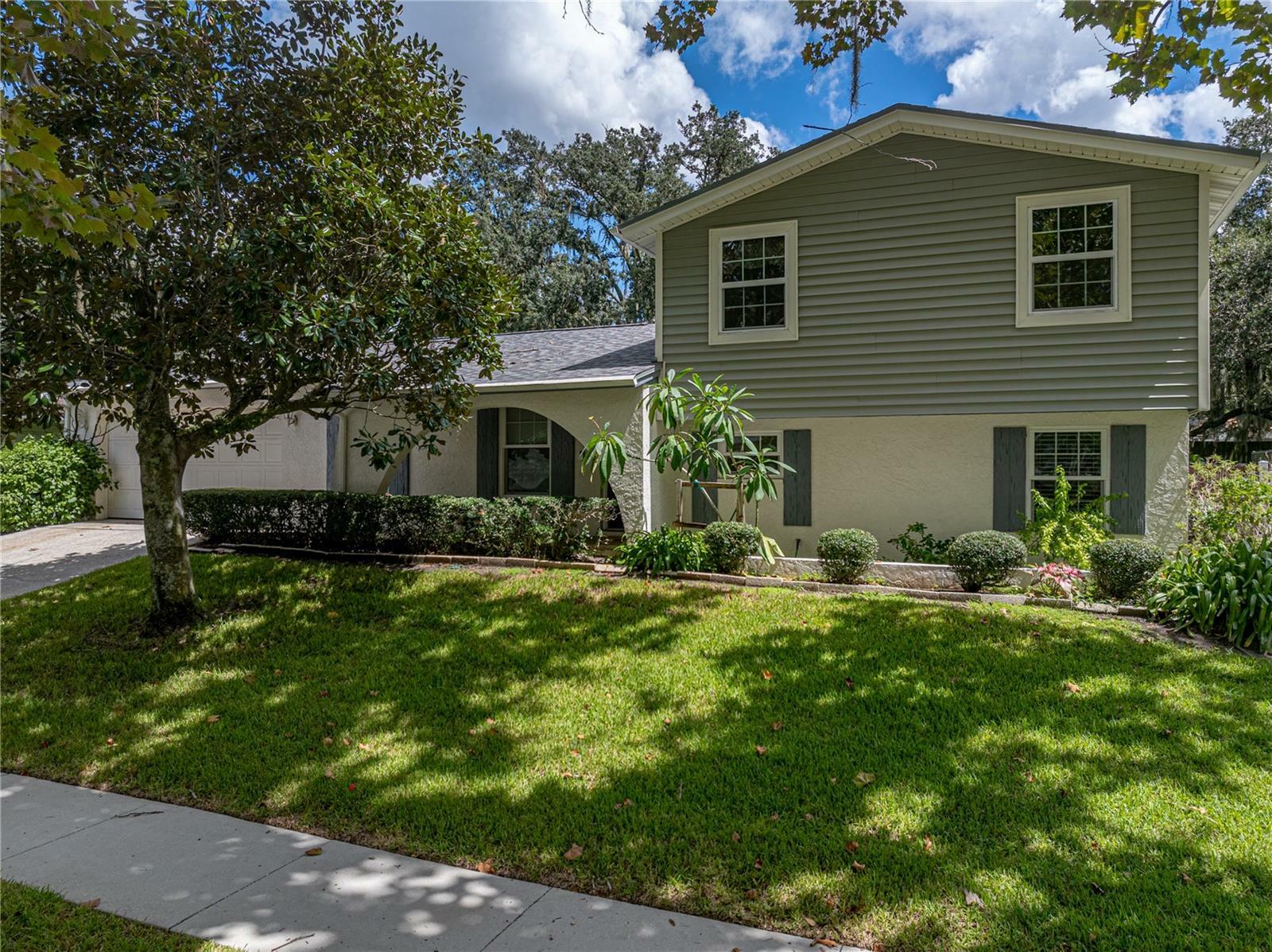 Property Photo:  507 Hillpine Way  FL 33510 