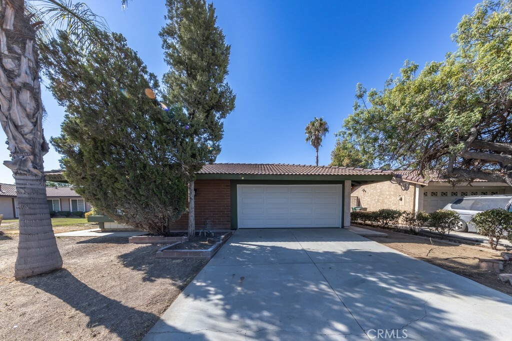 Property Photo:  23833 Hutton Court  CA 92553 