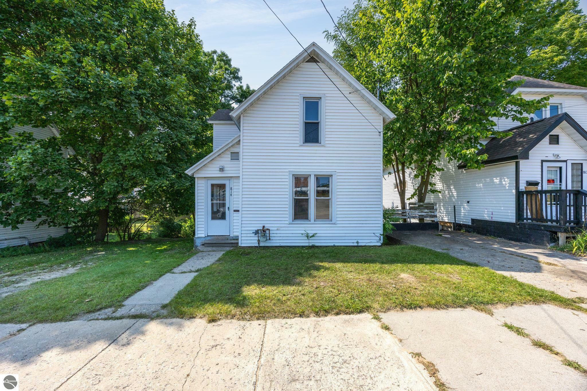 Property Photo:  814 Lynn Street  MI 49601 