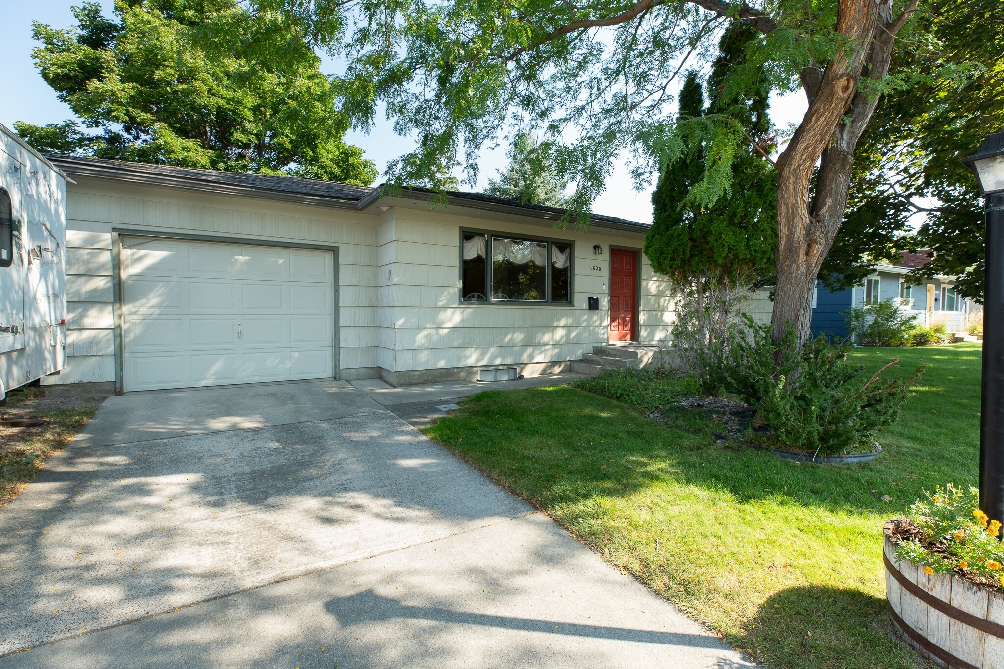 Property Photo:  1820 Dixon Avenue  MT 59801 