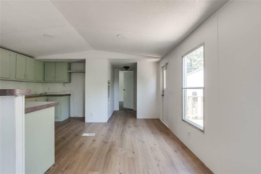 Property Photo:  305 W Grand Street  OK 73090 