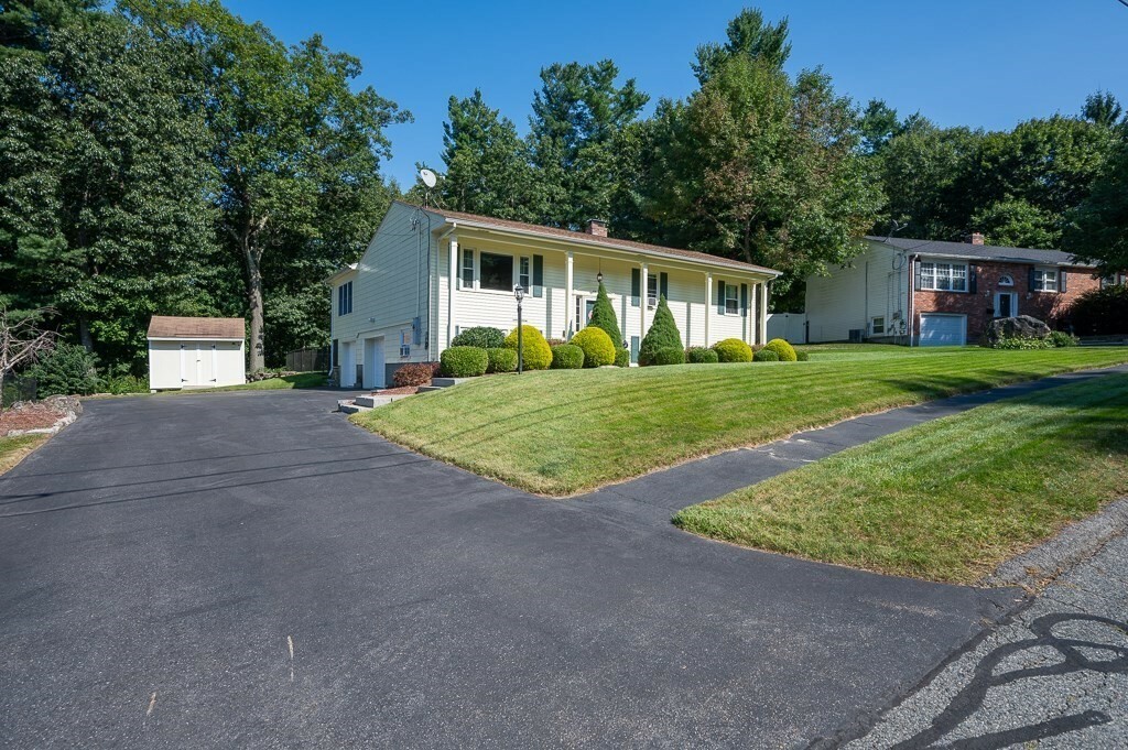 Property Photo:  68 Crestview Dr  MA 01520 