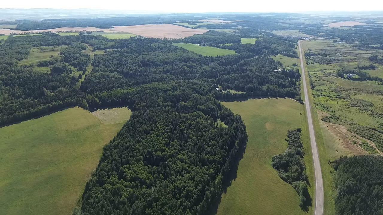 Photo de la propriété:  On Highway 761  AB T0M 1H0 