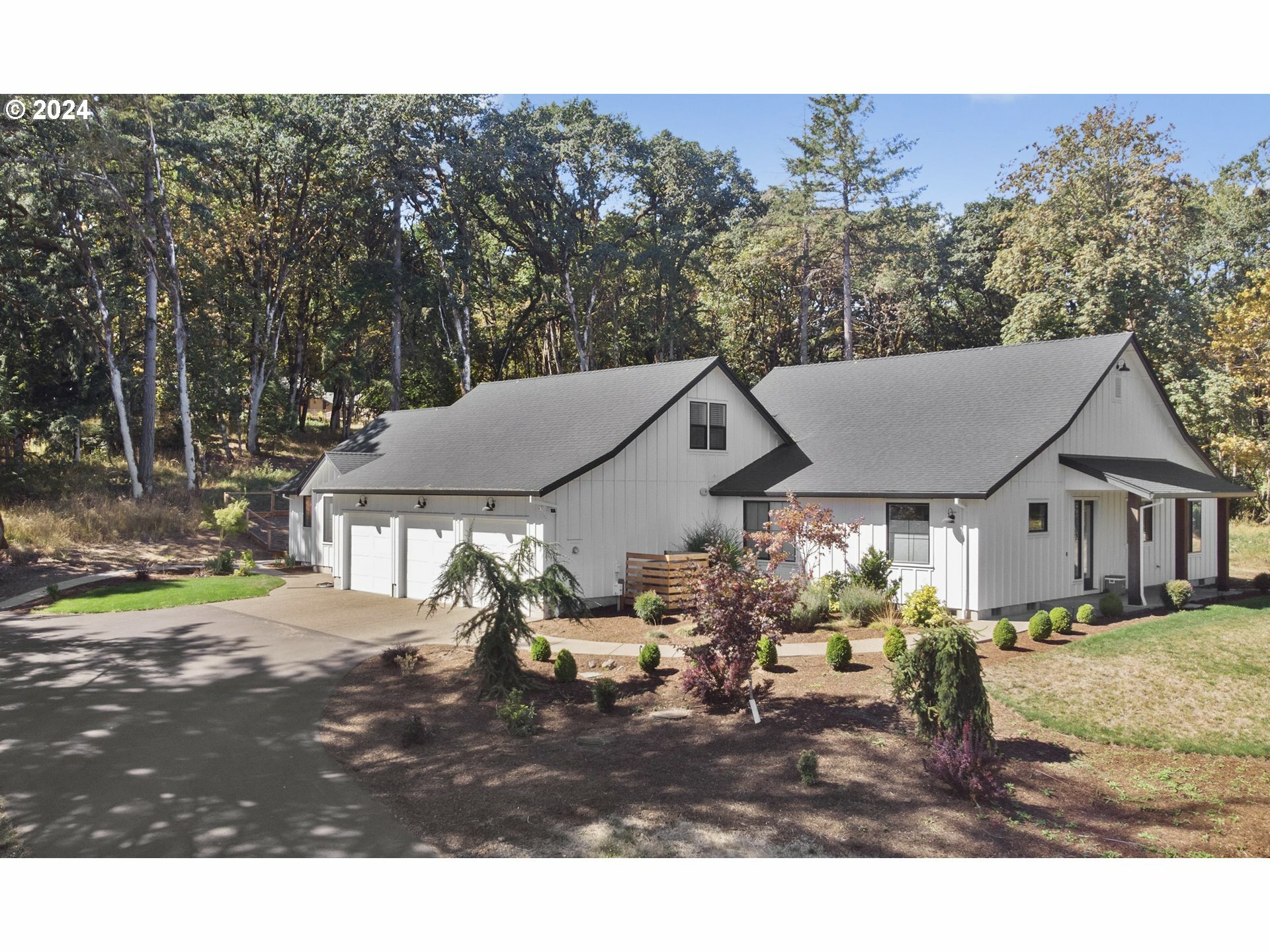 Property Photo:  3287 SW Redmond Hill Rd  OR 97128 