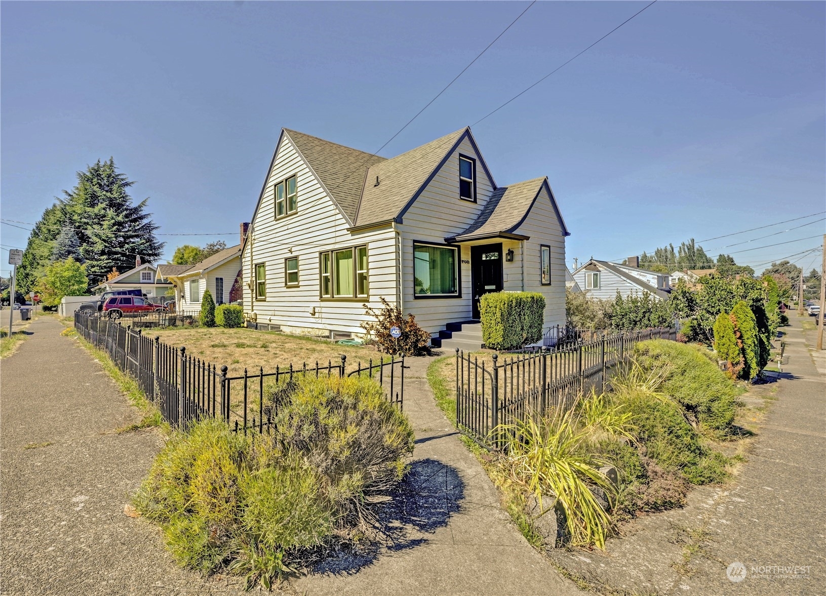 Property Photo:  703  High Avenue  WA 98337 