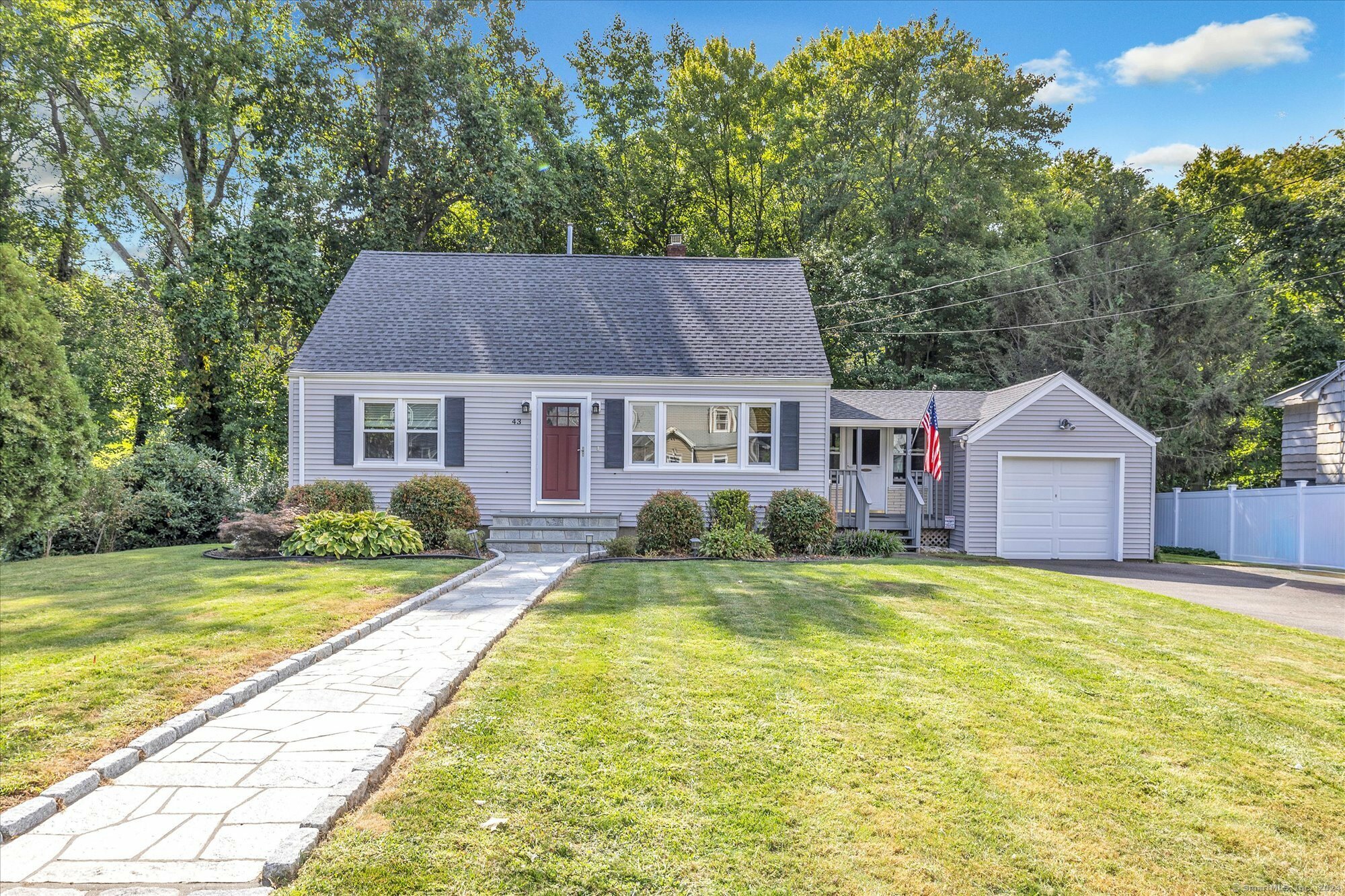 Property Photo:  43 Edgemoor Road  CT 06606 