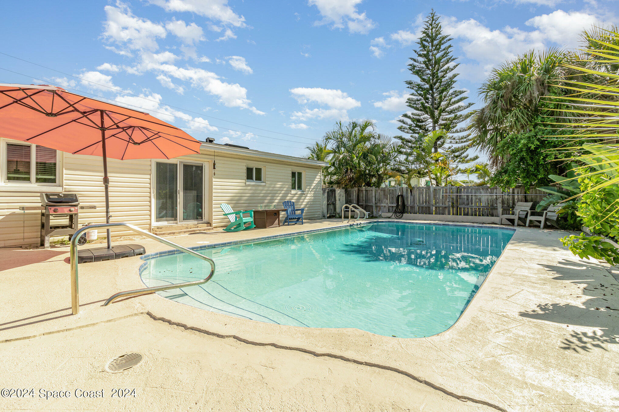 Property Photo:  152 NE 3rd Street  FL 32937 