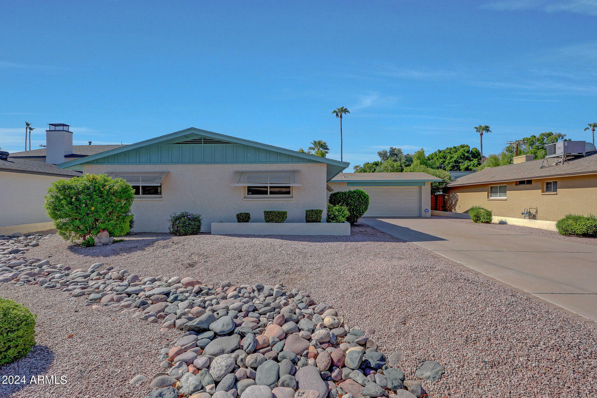 Property Photo:  227 E Ellis Drive  AZ 85282 