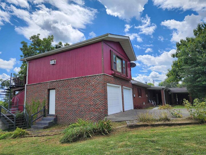 Property Photo: 413 Green Acres Circle WV 25276