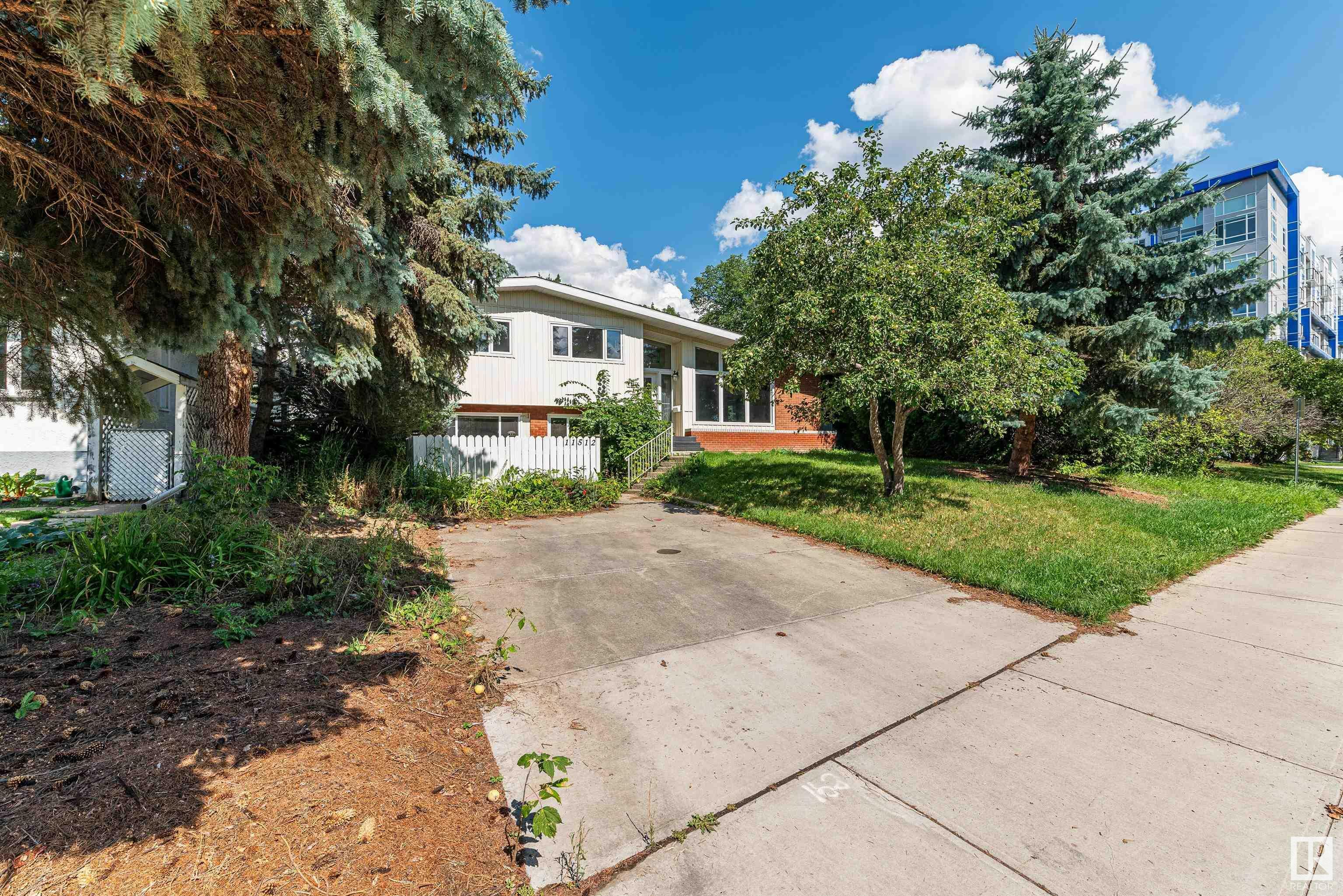 11512 80 Avenue NW  Edmonton AB T6G 0R8 photo