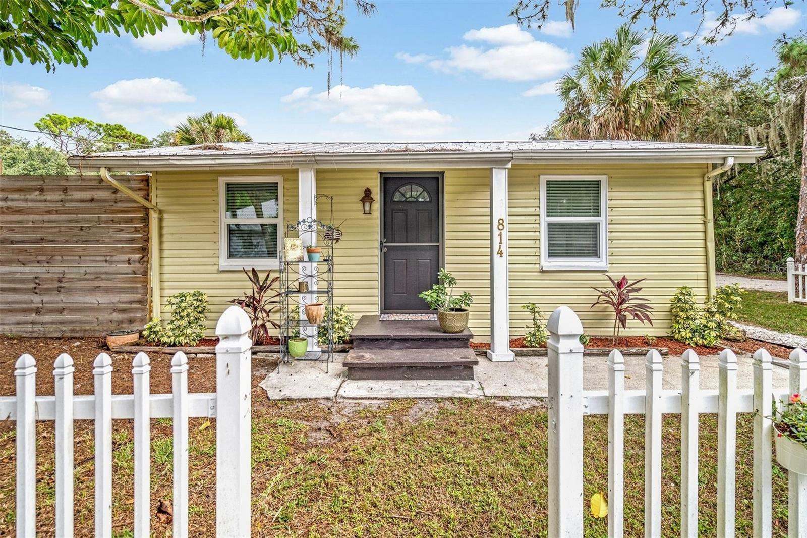 Property Photo:  814 Anderson Road  FL 34275 