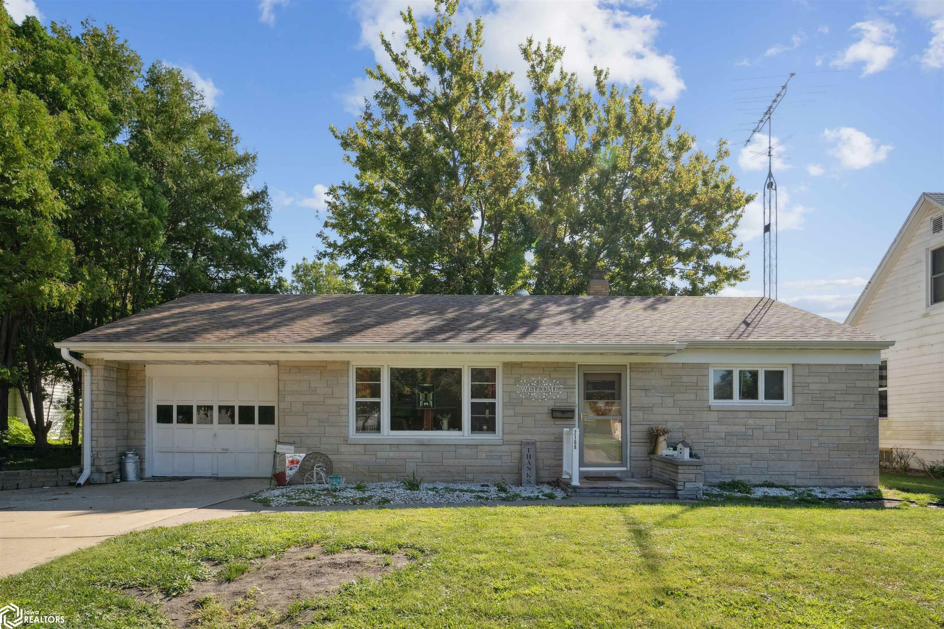 Property Photo:  2108 Vogt Street  IA 52601 