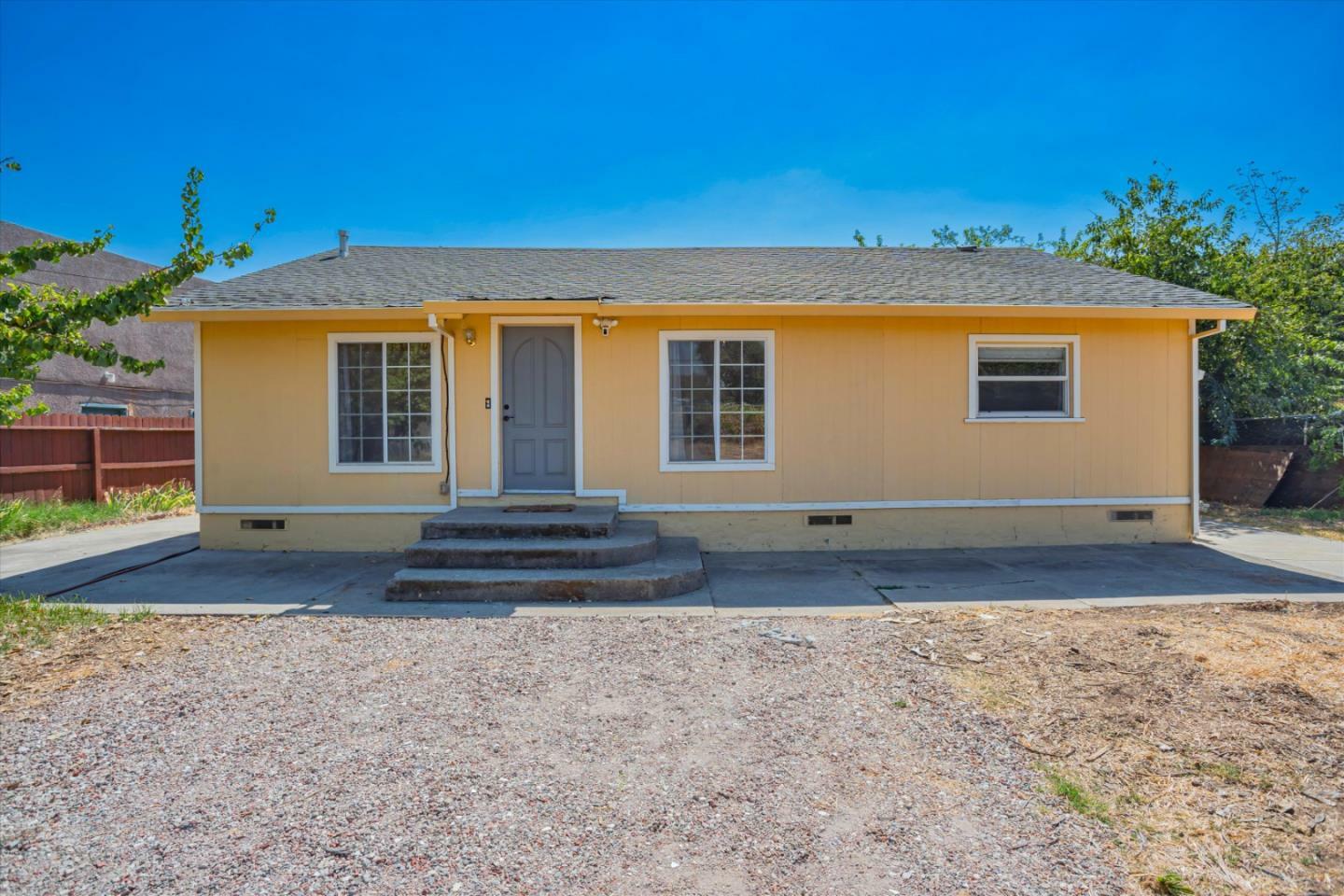 Property Photo:  1528 Los Robles Boulevard  CA 95838 