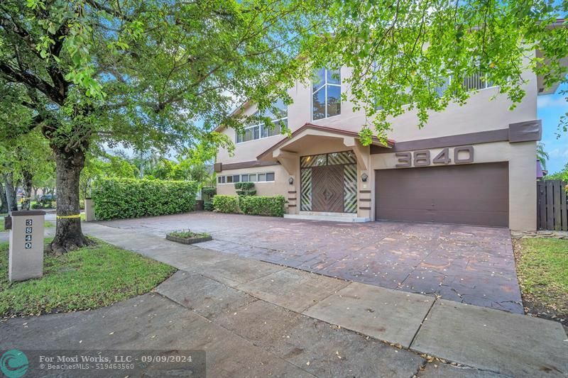 Property Photo:  3840 N 40th Ave  FL 33021 