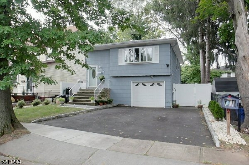 Property Photo:  1420 Brown Pl  NJ 07065 