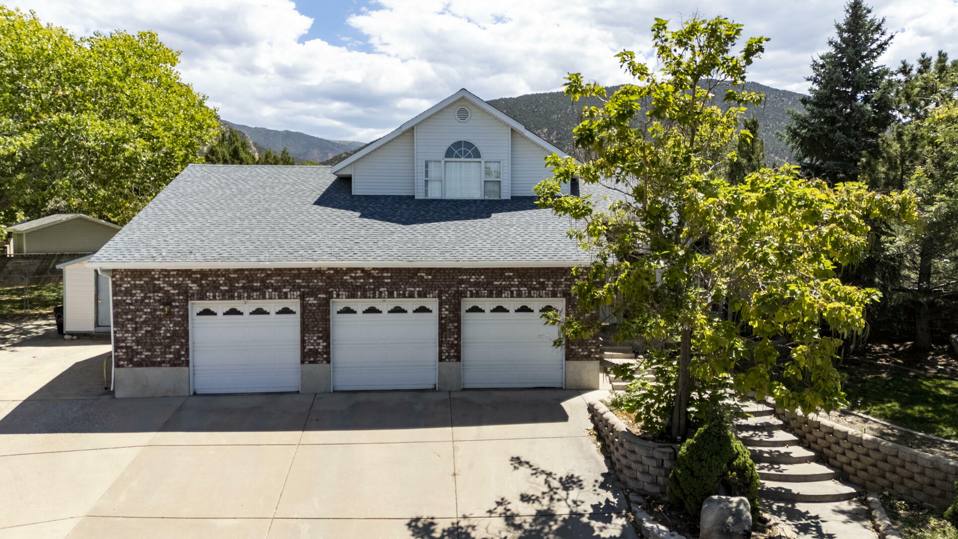 Property Photo:  826 E Cottontail Cir  UT 84721 