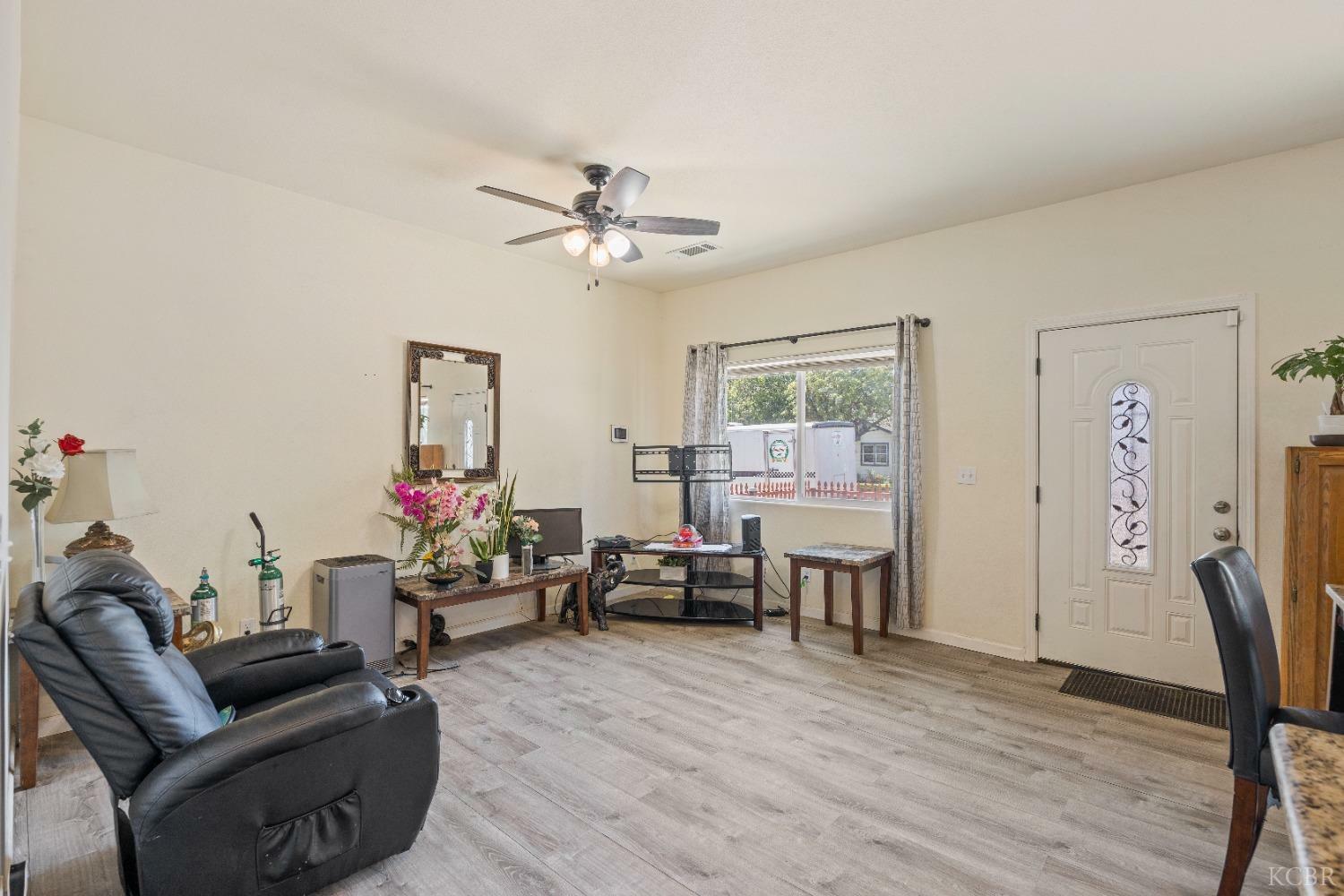 Property Photo:  1052 S Klein Avenue  CA 93654 