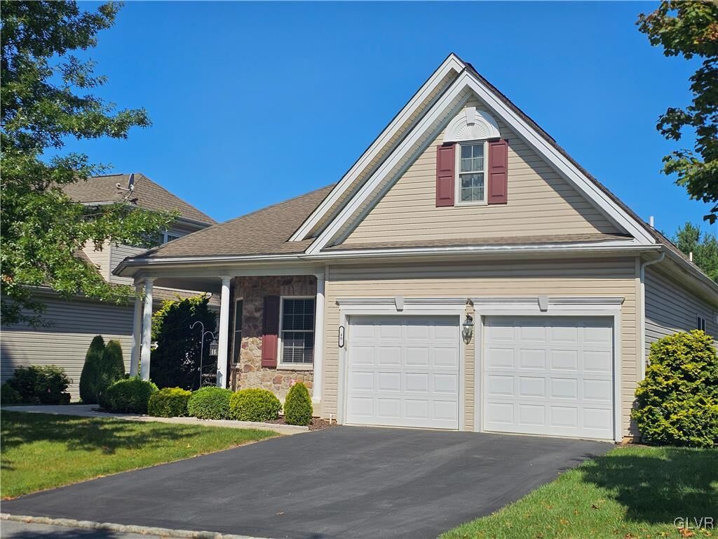 Property Photo:  40 Edinburgh Drive  PA 18045 