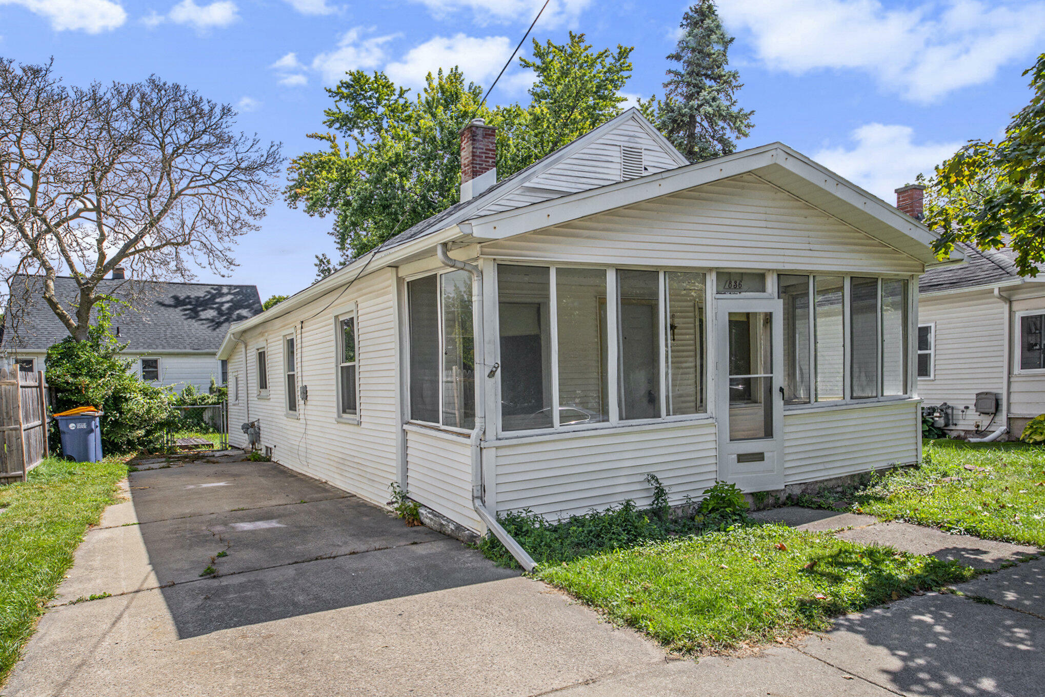 Property Photo:  836 Lincoln Avenue NW  MI 49504 