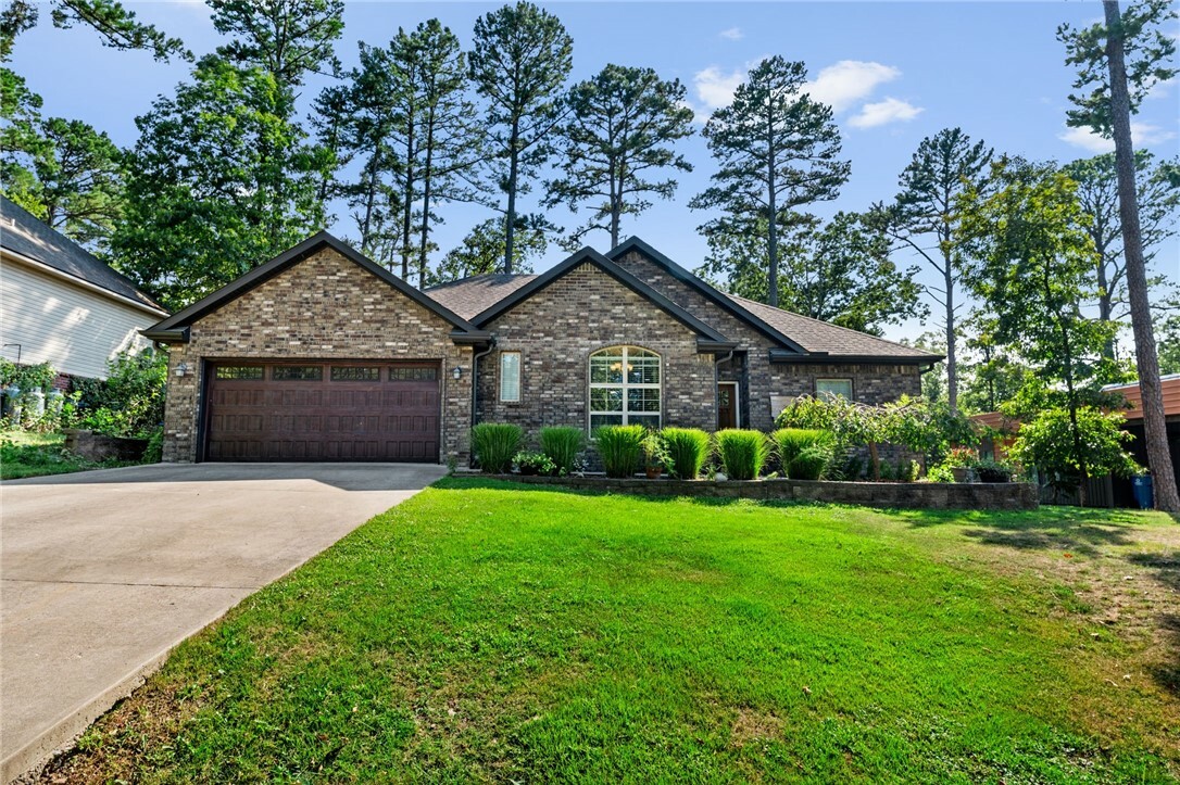 Property Photo:  5 Woodstock Lane  AR 72714 