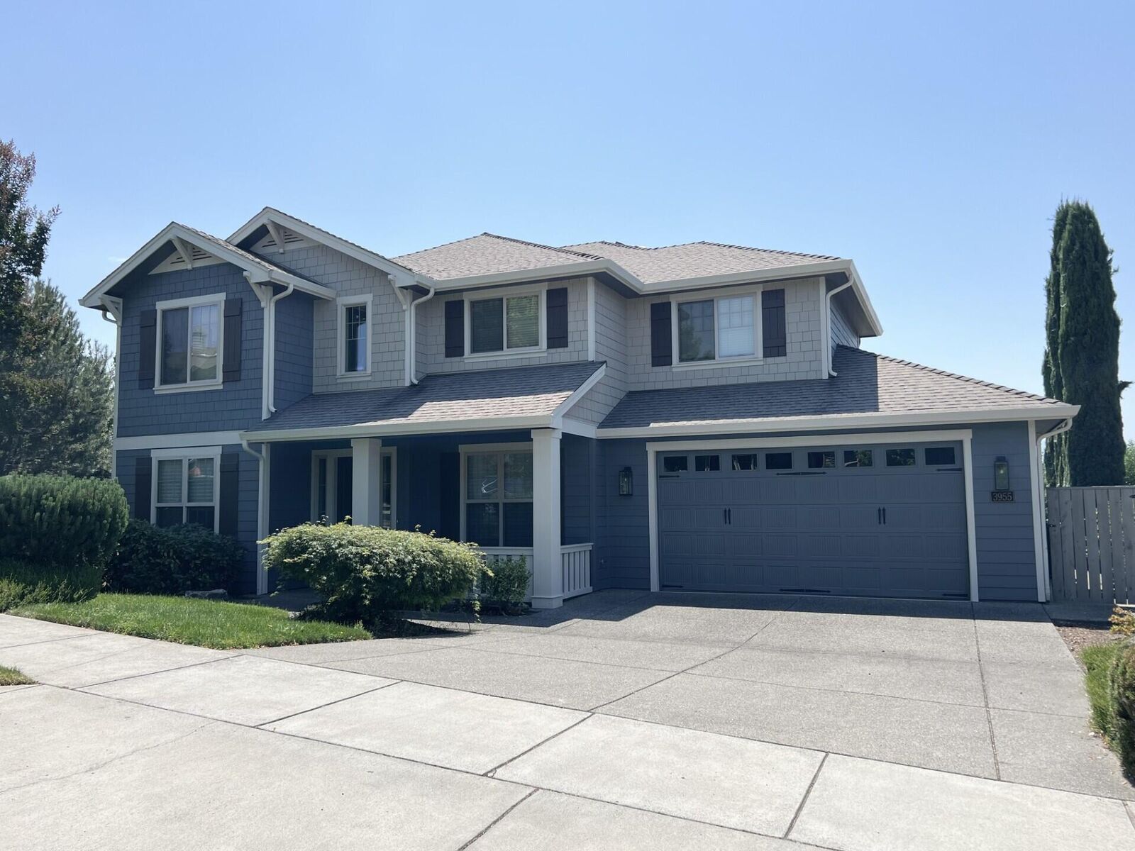 Property Photo: 3955 Fieldbrook Avenue OR 97504