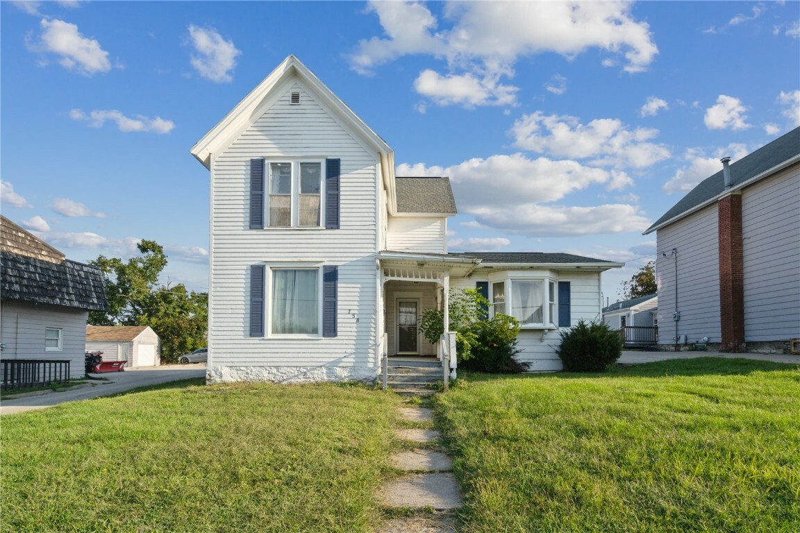 Property Photo:  758 8th Avenue  IA 52302 