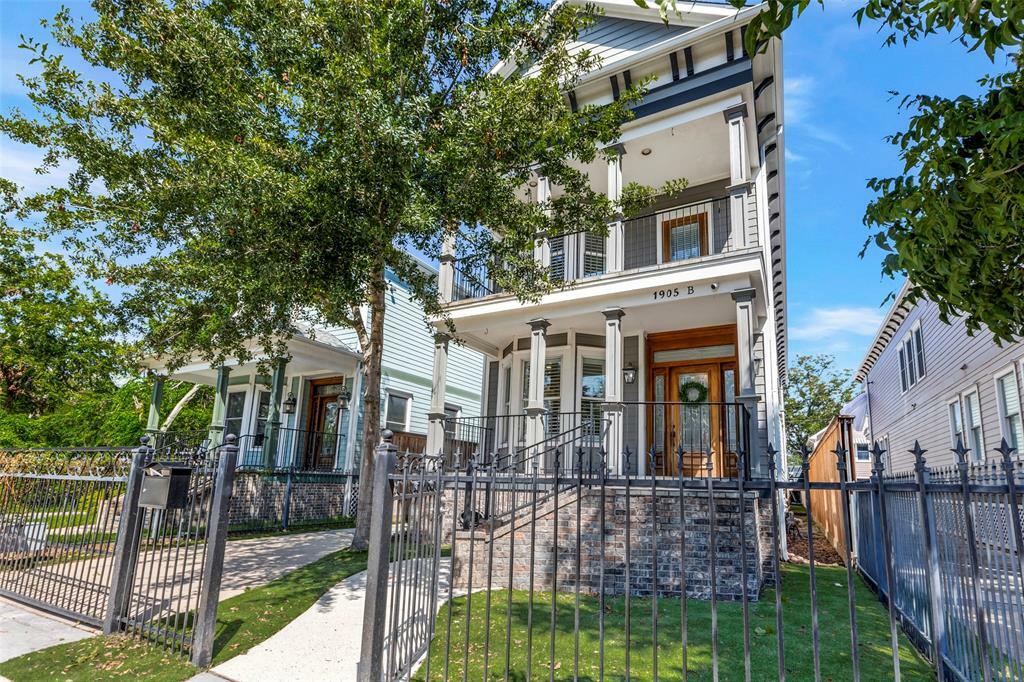 Property Photo:  1905 W 14th Street B  TX 77008 