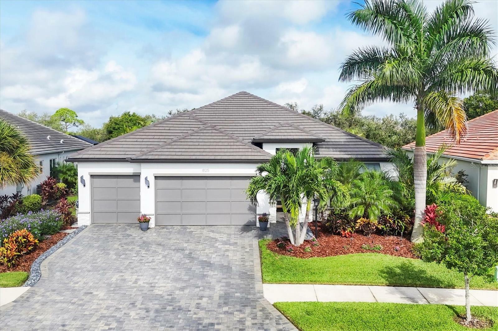 Property Photo:  8125 Grande Shores Drive  FL 34240 