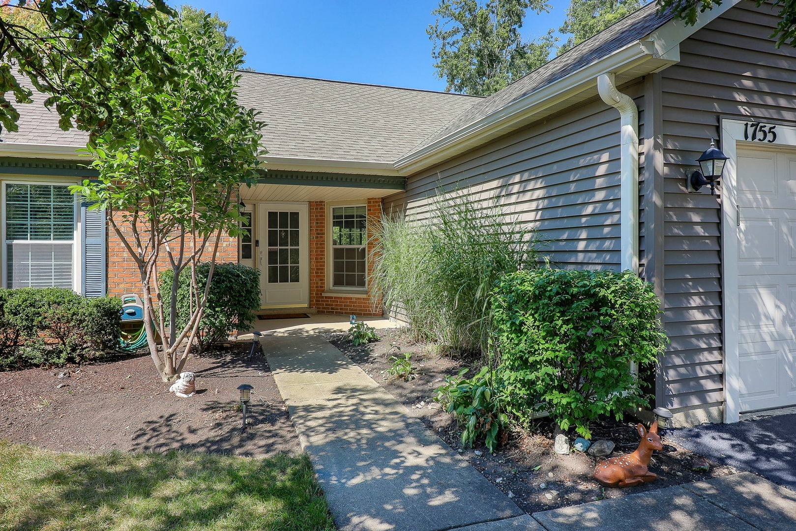 Property Photo:  1755 Clydesdale Drive  IL 60189 