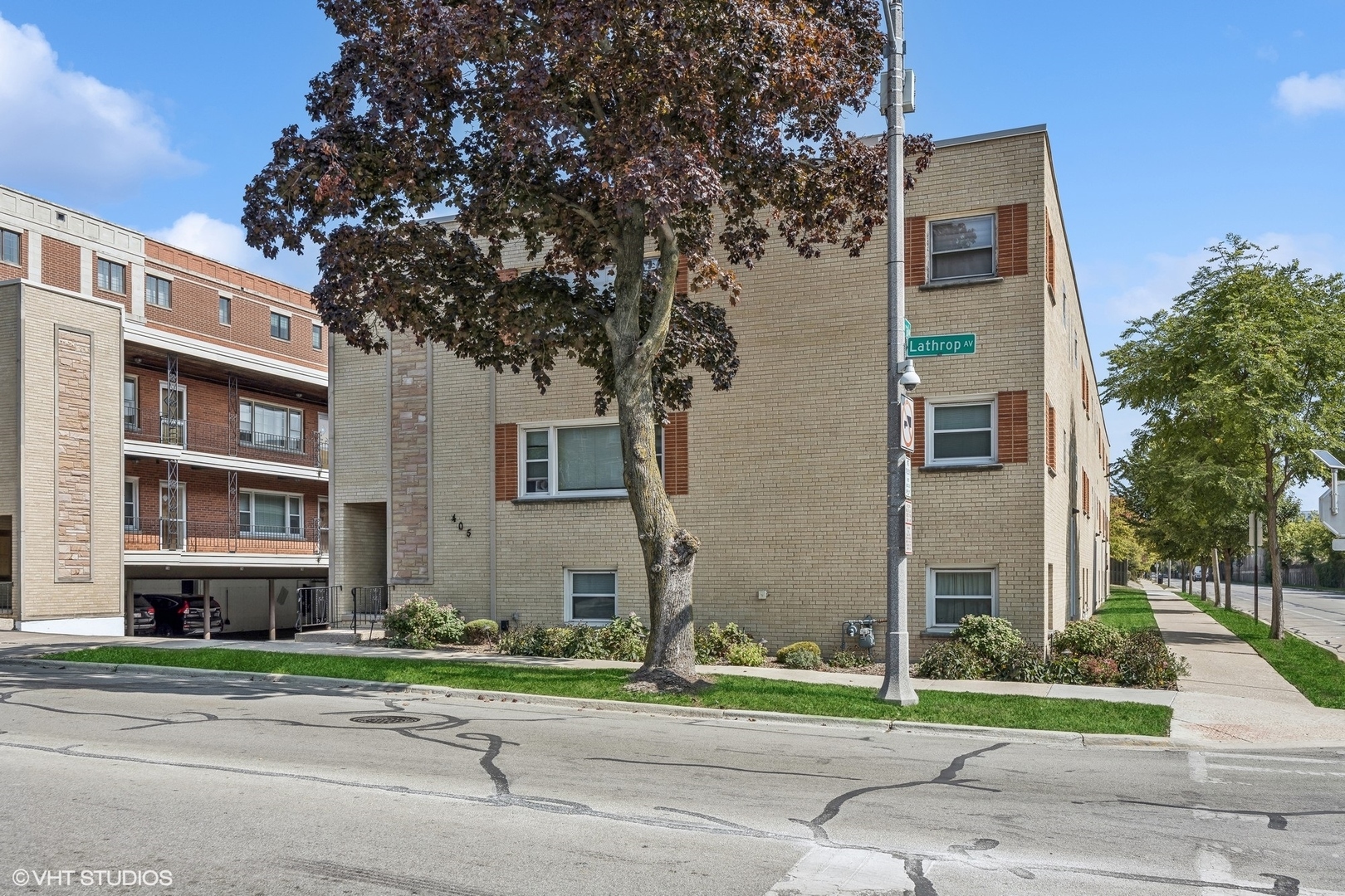 Property Photo:  405 Lathrop Avenue 1C  IL 60305 