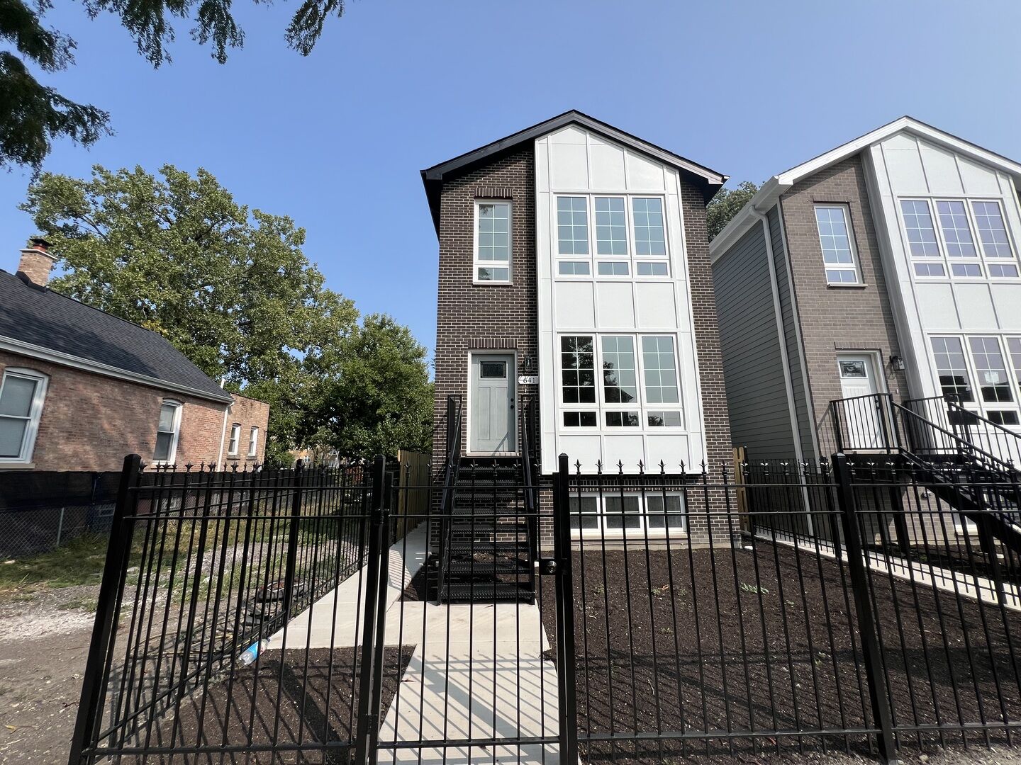 Property Photo:  641 N Trumbull Avenue  IL 60624 