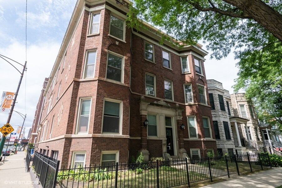 Property Photo:  4000 N Hermitage Avenue 3  IL 60613 