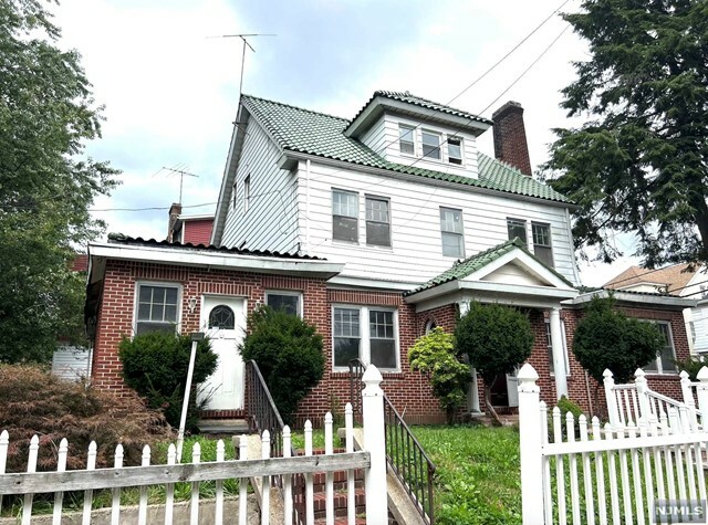 Property Photo:  104 West Grove Terrace  NJ 07111 