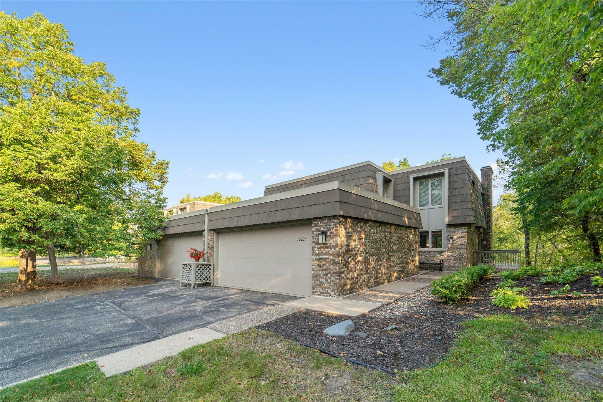 10237 Berkshire Road  Bloomington MN 55437 photo