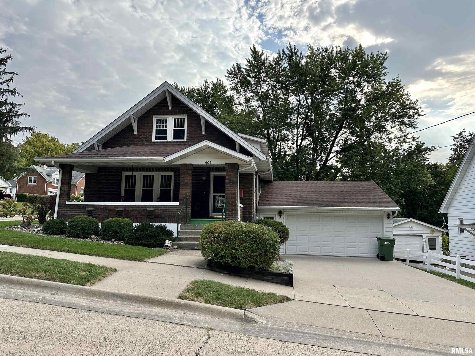 Property Photo:  403 Myra Place  IA 52732