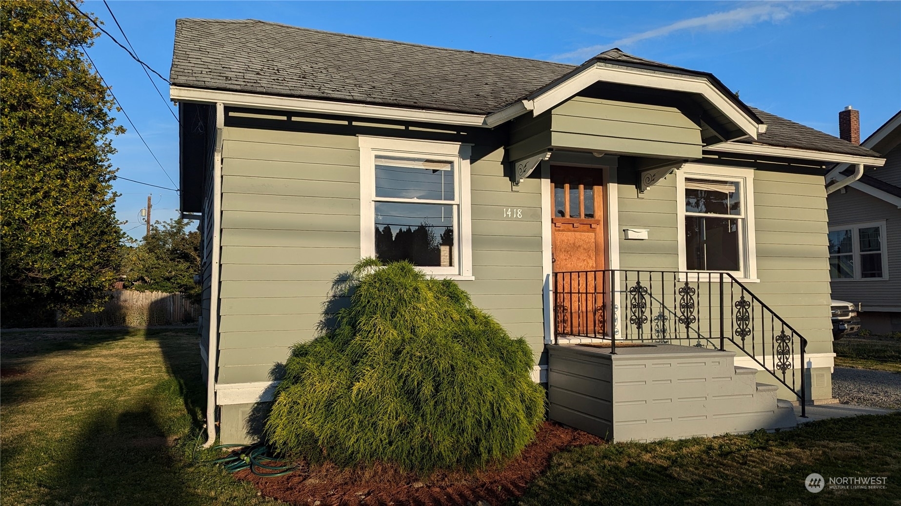 Property Photo:  1418 Douglas Street  WA 98273 