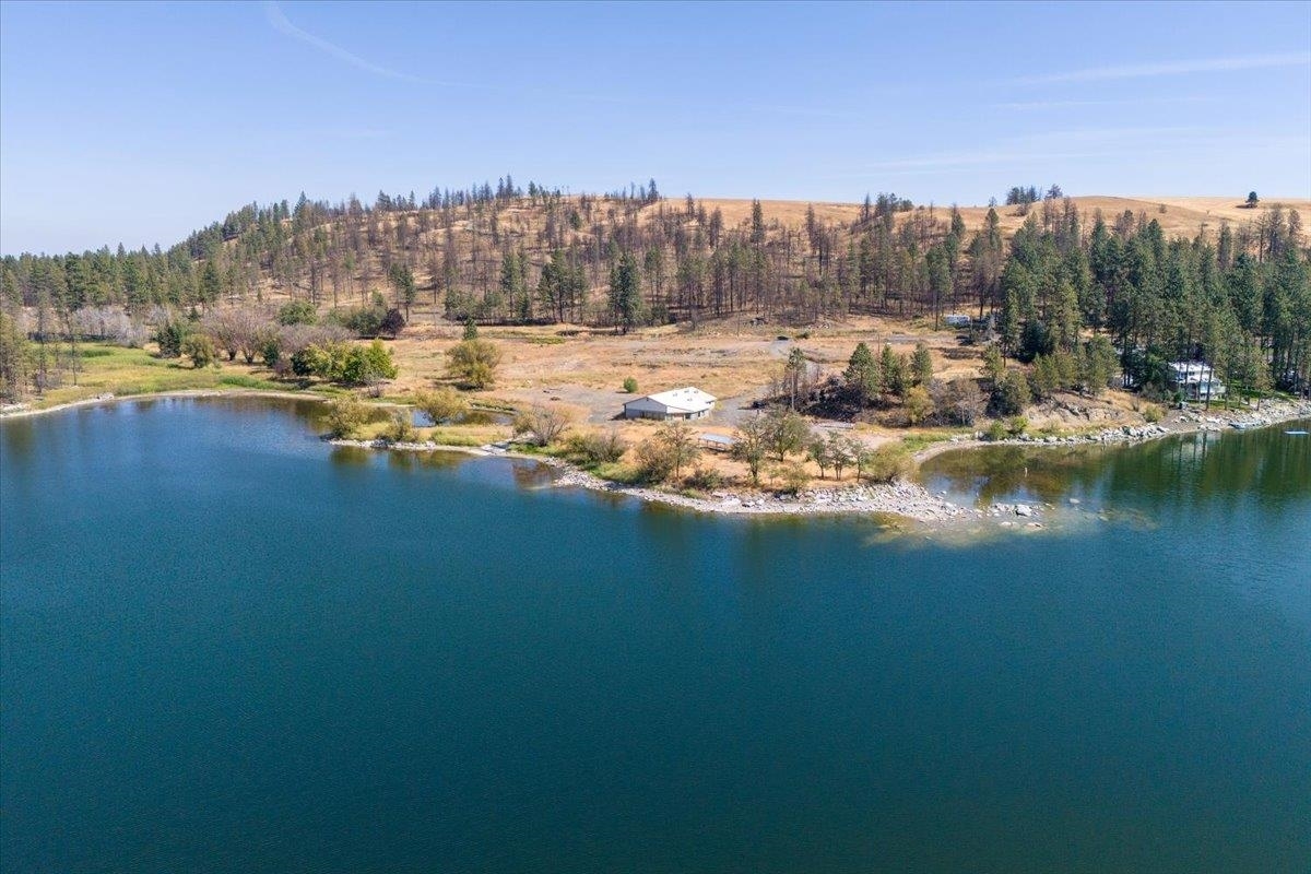 Property Photo:  9212 S Silver Lake Rd  WA 99022 