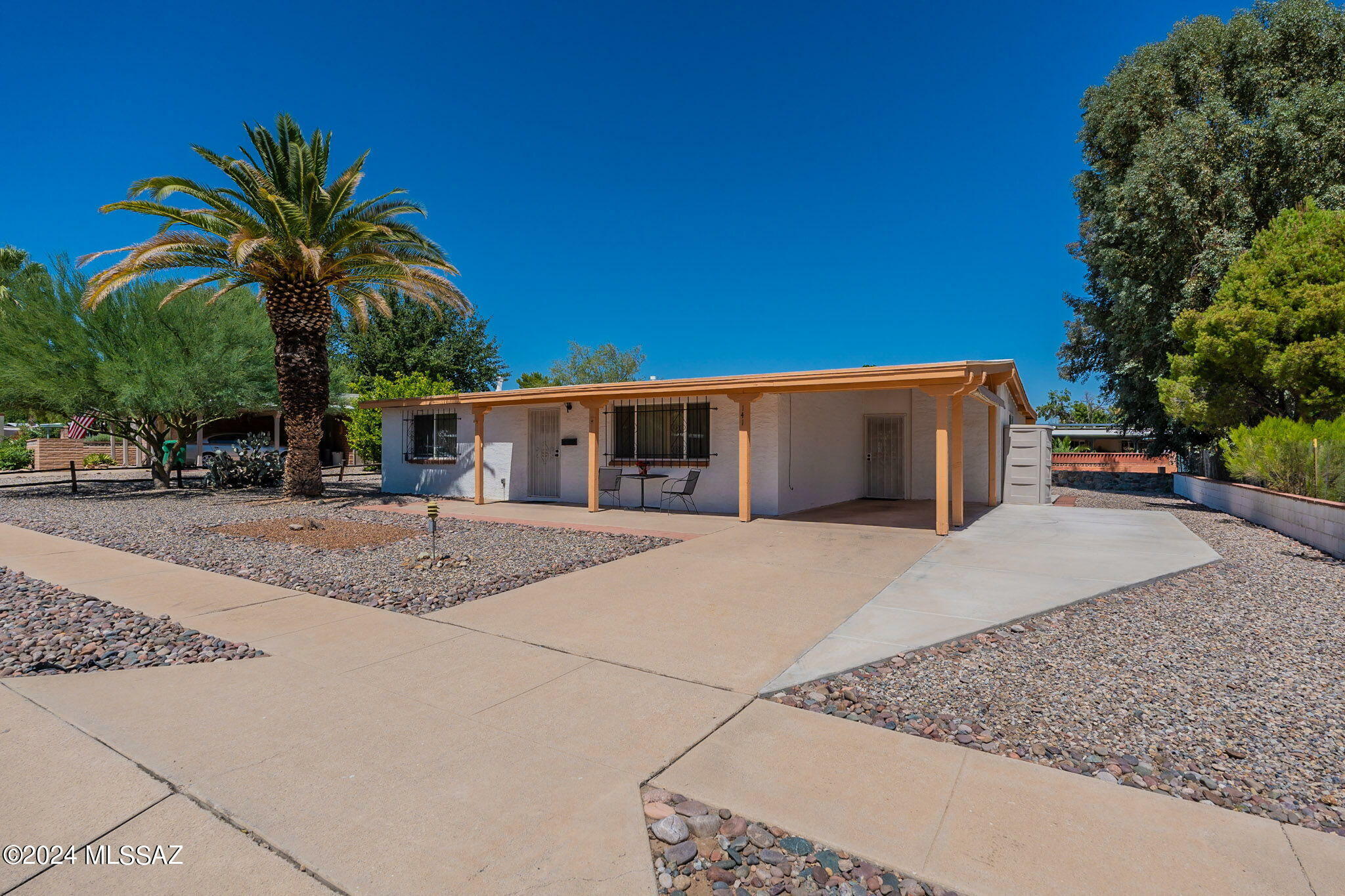 Property Photo:  141 E El Naranjo  AZ 85614 