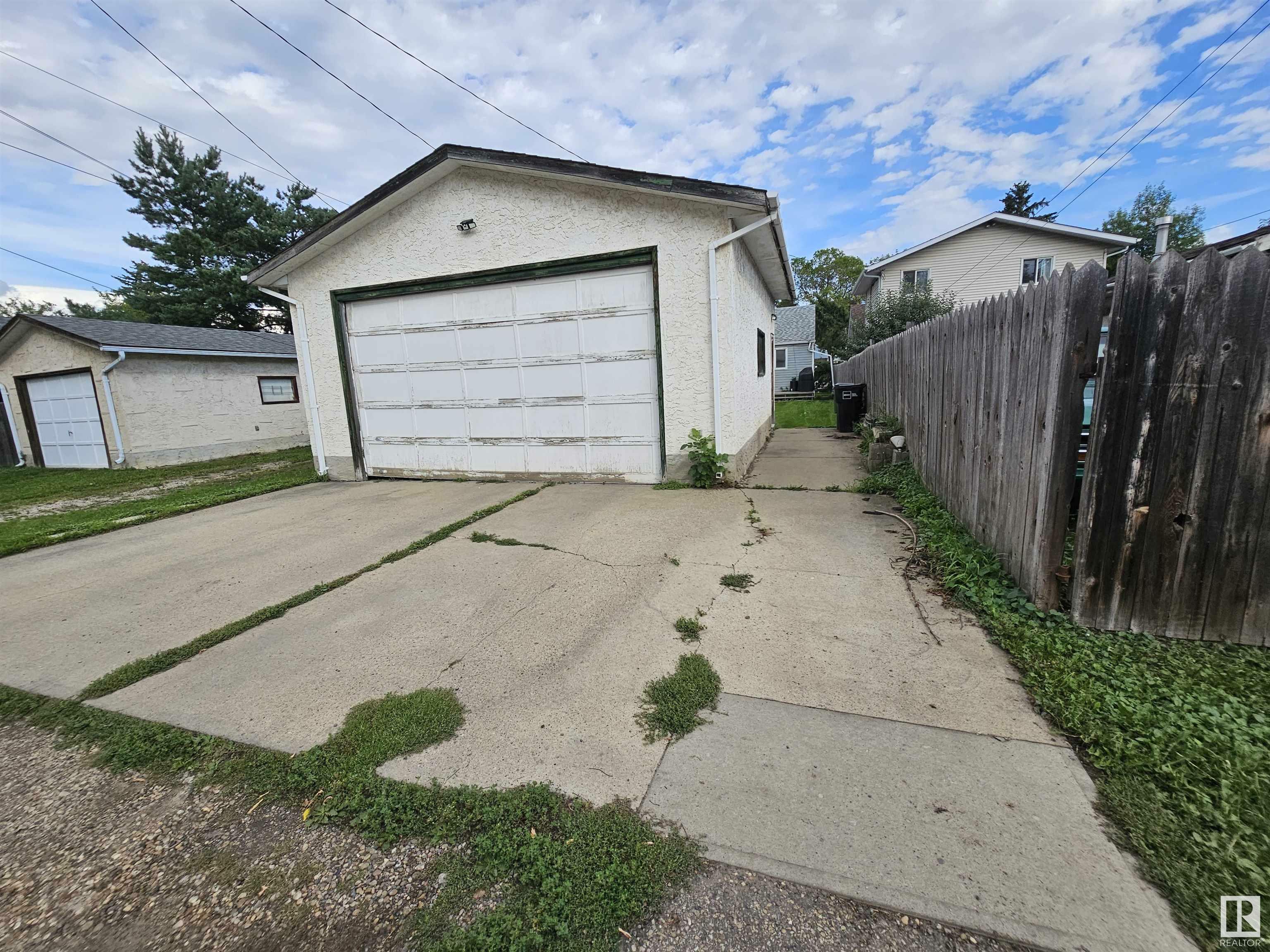 Property Photo:  10438 147 Street NW  AB T5N 3C5 