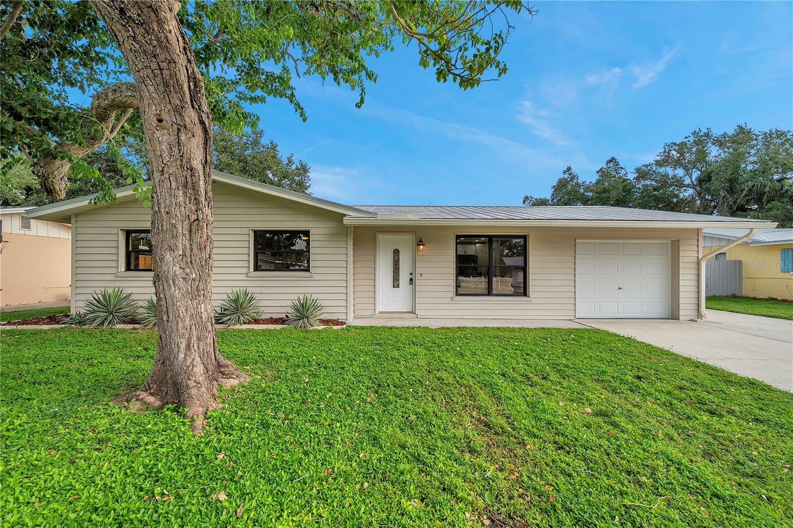 Property Photo:  5321 Laurelwood Place  FL 34232 