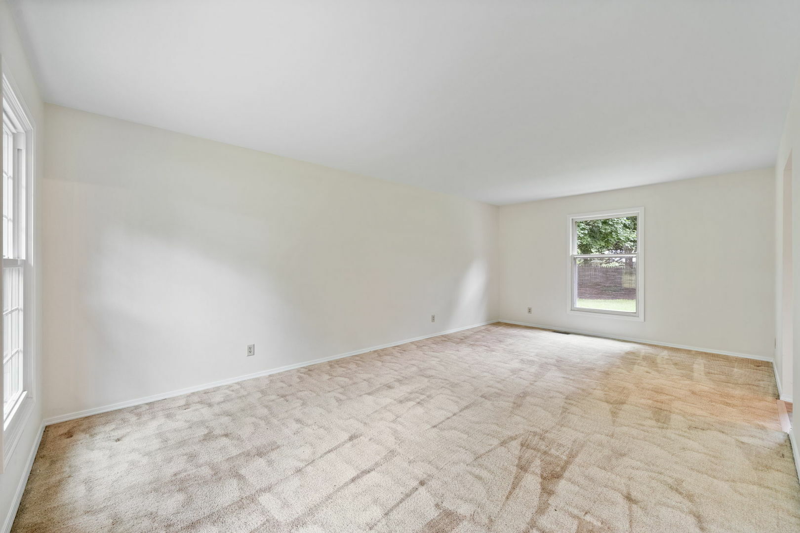 Property Photo:  1420 S 7th Court  IL 60174 