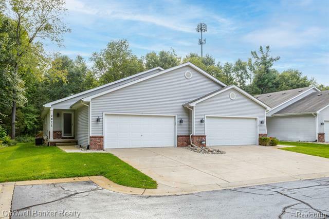 Property Photo:  2921 Gabriel Drive  MI 48382 