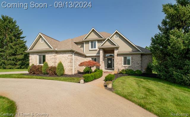 Property Photo:  914 Shrewsbury Drive  MI 48348 