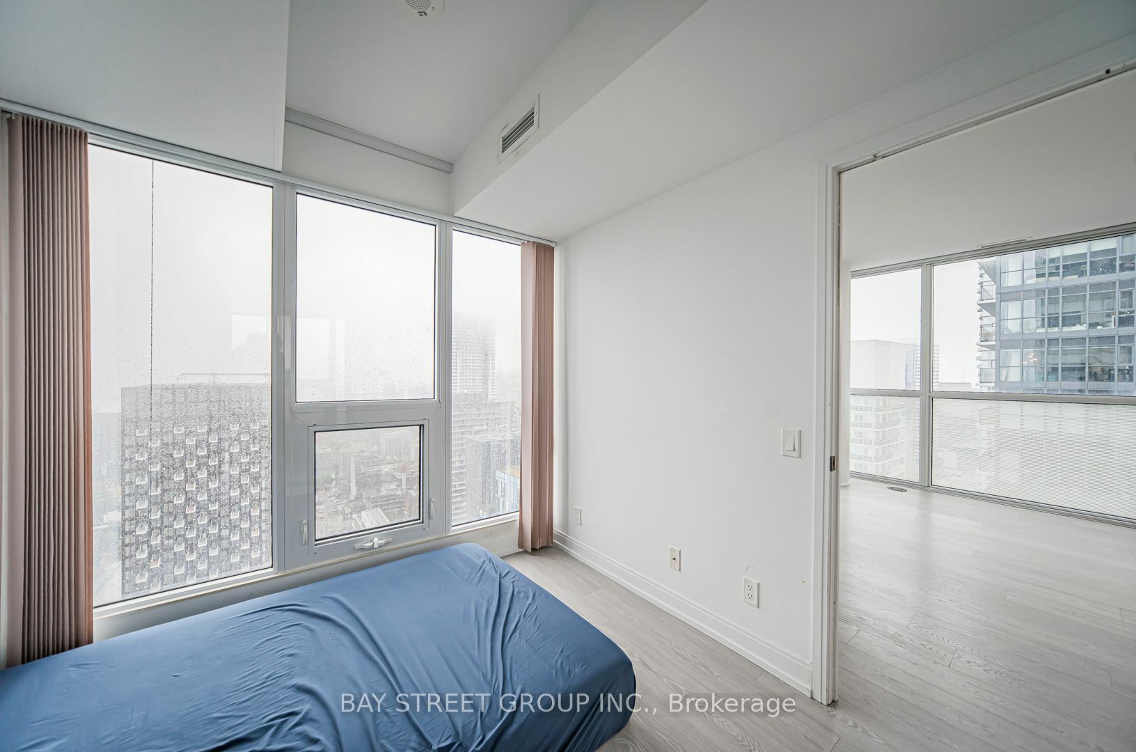 Property Photo:  181 Dundas St E 4110  ON M5A 0N5 