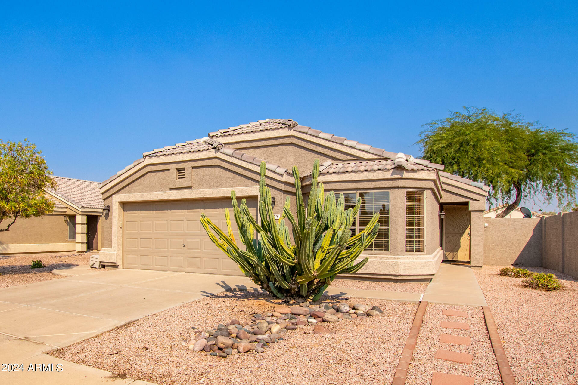 Property Photo:  879 S Longmore Street  AZ 85224 