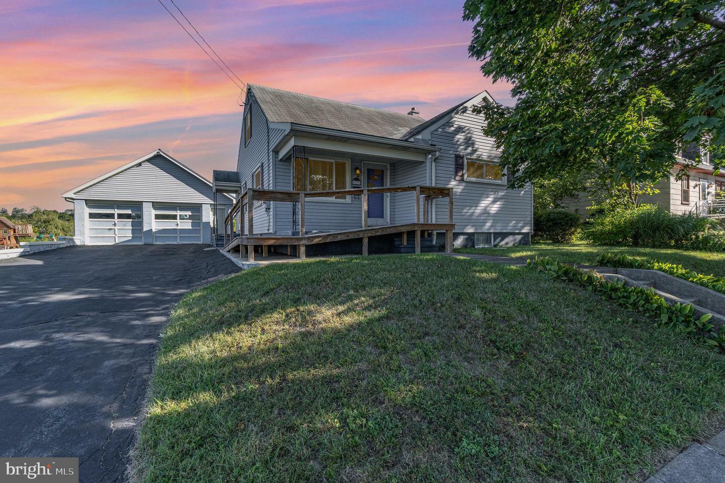 Property Photo: 435 E Canal Street PA 17046
