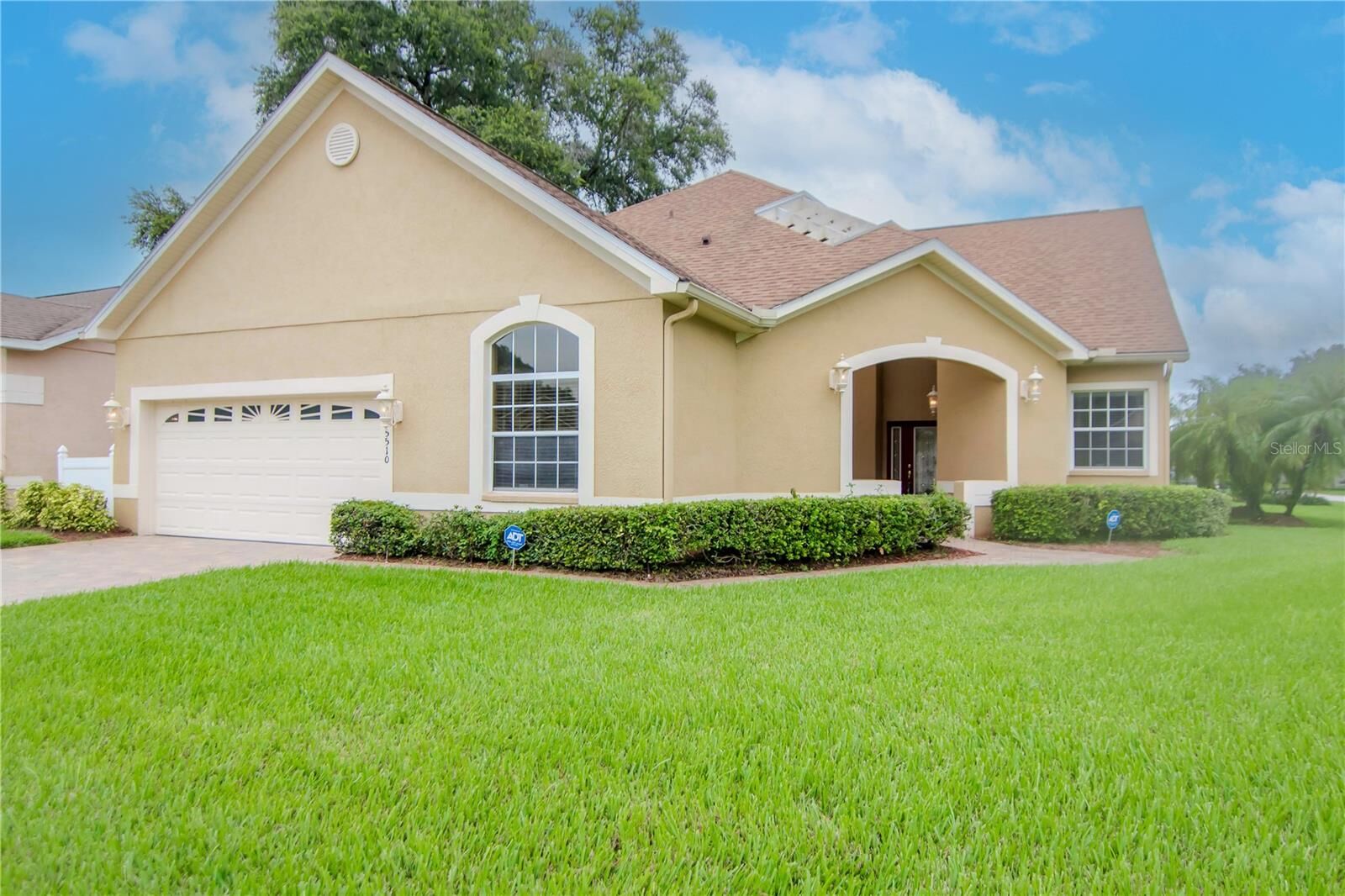 Property Photo:  5510 Foxtail Court  FL 33543 